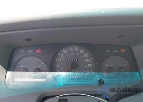 2002 Mercury Grand Marquis Gs из США, поврежденный, VIN 2MEFM74W92X649871